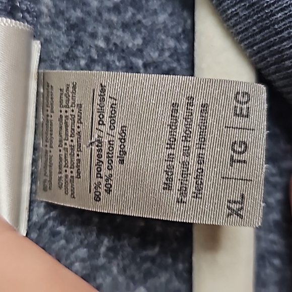 5/25 ♥️ Four Winds Casino Resort Crewneck Sweater - Picture 3 of 7